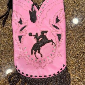 Montana Silversmiths Pink and Black Western Bag
Excelente use condition.